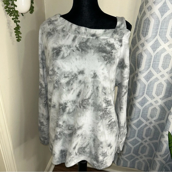 Kaileigh Shoulder Cut Out Detail Sweatshirt, Large - Picture 1 of 5